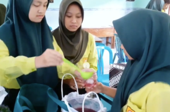 Praktik Menyajikan Makanan | Prakarya 9A