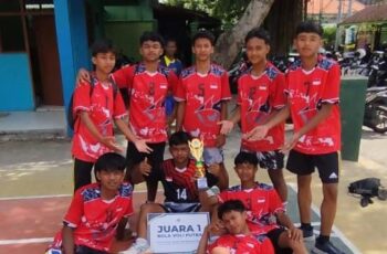 Juara 1 Bola Voly Putra Tingkat SMP di MAN 4 Kediri